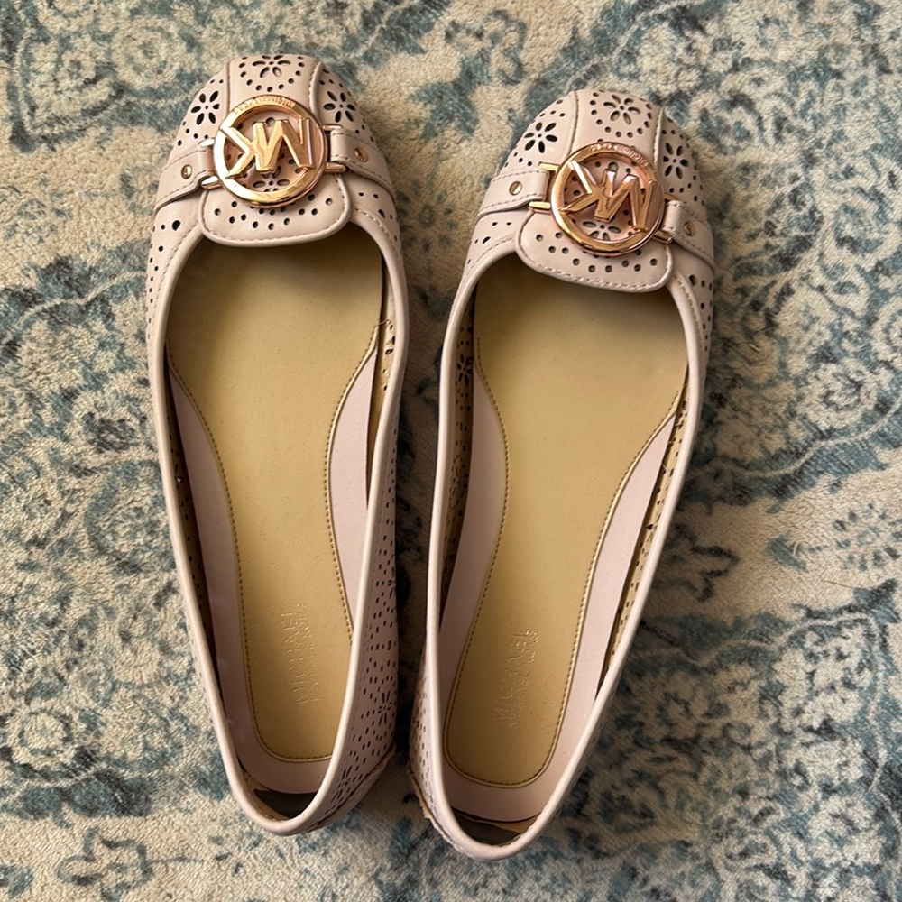 Micheal Kors flats